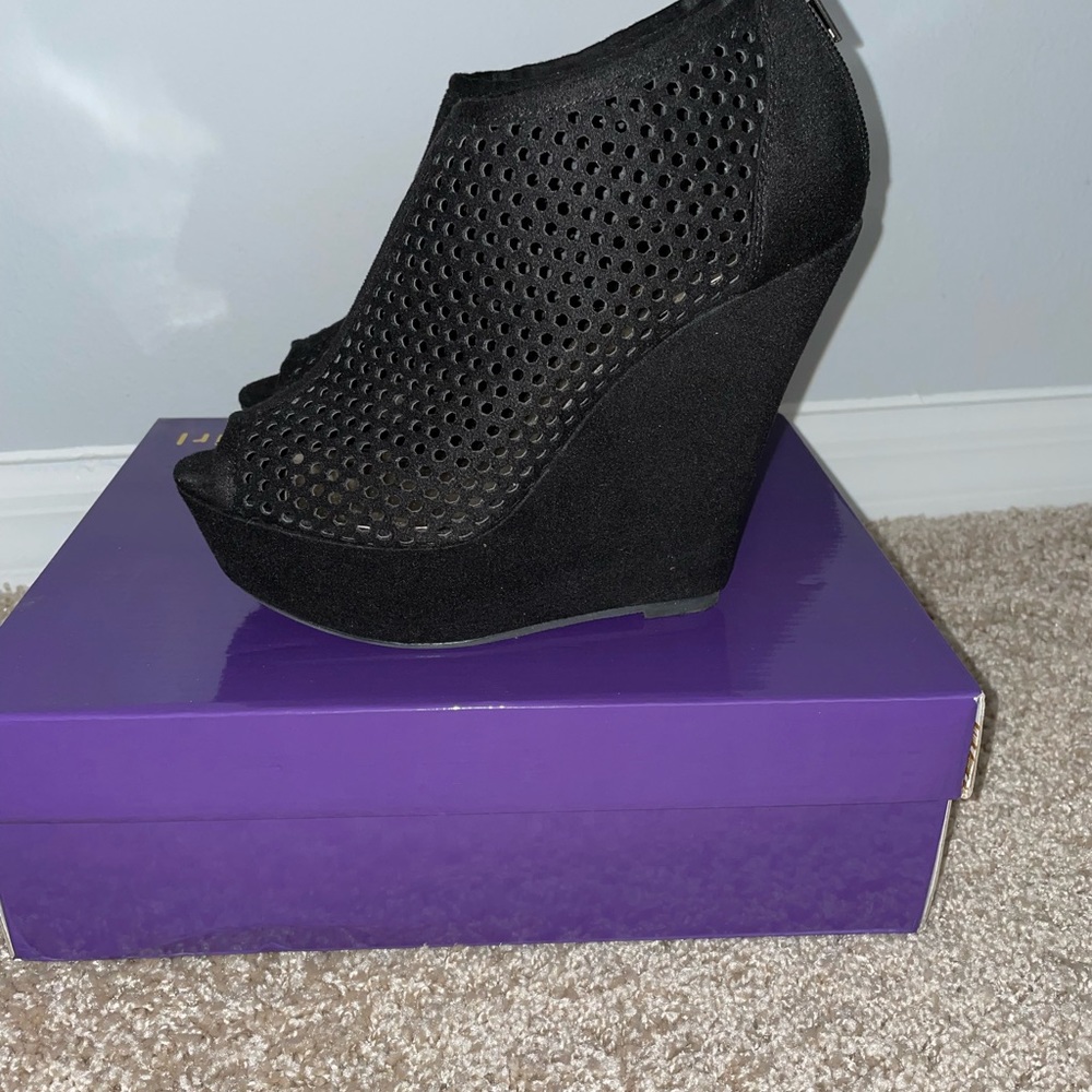 Used madden girl platform caged peep toe wedge black velvet 6 inch high